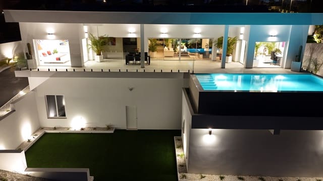 5 soveværelse Villa til salg i La Marina, Elche / Elx med swimmingpool garage - € 1.590.000 (Ref: 8585627)