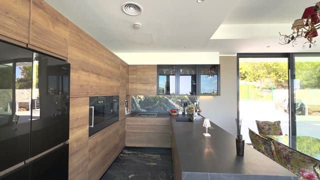 Chalet de 6 habitaciones en Las Colinas Golf, Orihuela en venta con piscina garaje - 2.350.000 € (Ref: 8688841)