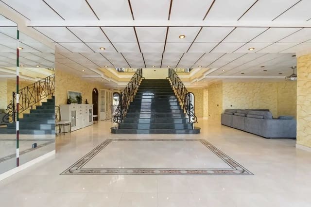 4 sypialnia Willa na sprzedaż w La Zenia, Orihuela z basenem garażem - 1 300 000 € (Ref: 8688842)