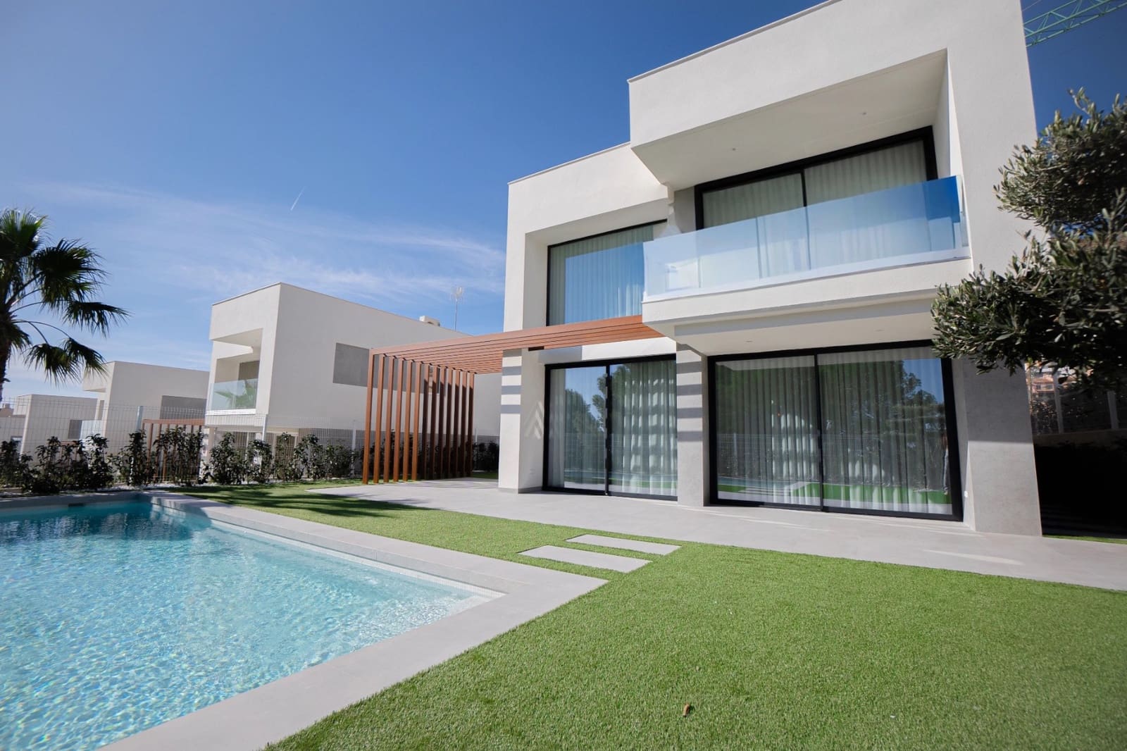 3 makuuhuone Huvila myytävänä paikassa Finestrat mukana uima-altaan 
autotalli - 800 000 € (Ref: 8923145)