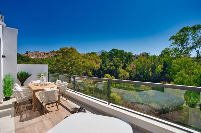 3 soveværelse Penthouse til salg i Los Naranjos, Marbella med swimmingpool - € 950.000 (Ref: 9277802)