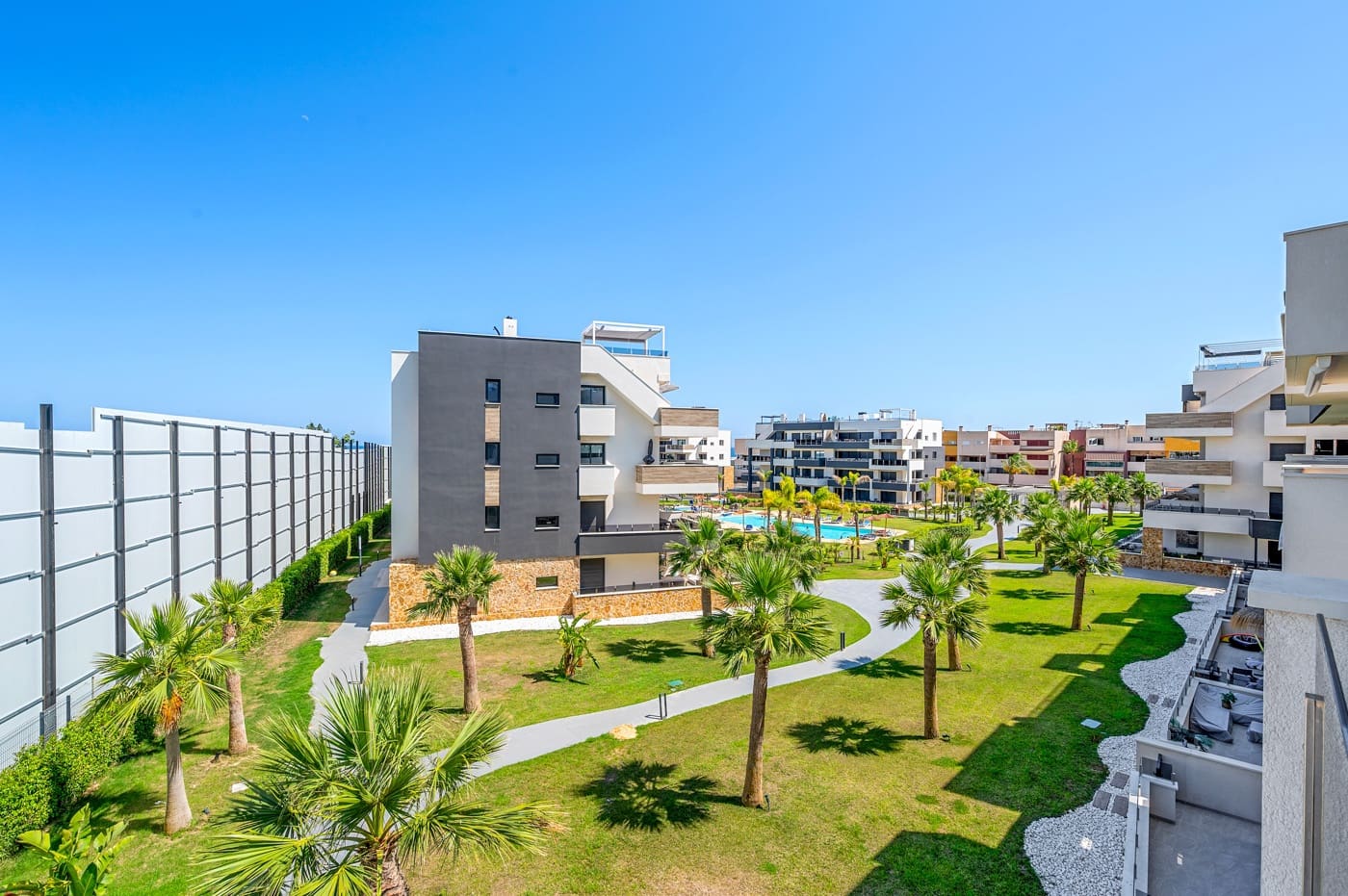 2 soverom Leilighet til salgs i Playa Flamenca med svømmebasseng garasje - € 339 000 (Ref: 9277935)