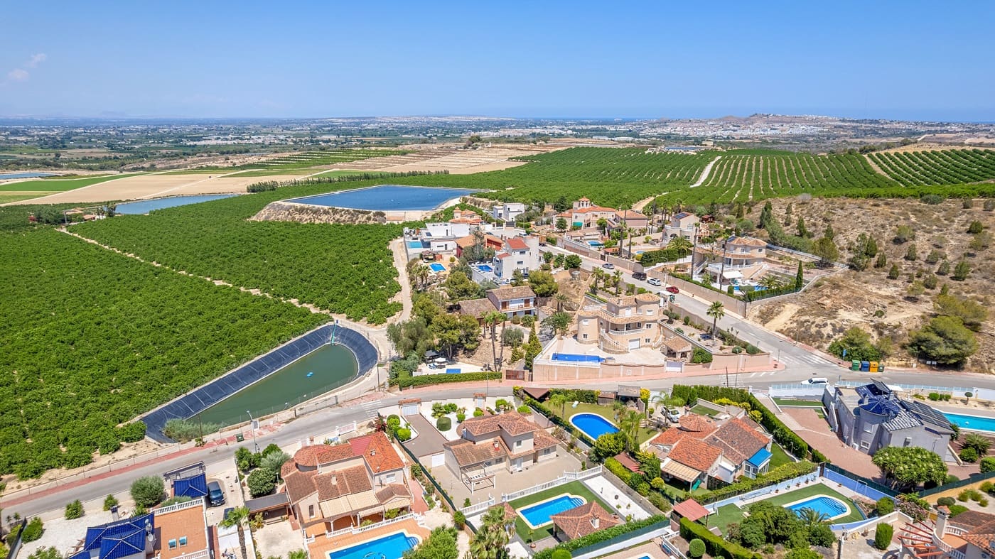 4 slaapkamer Villa te koop in Algorfa met zwembad garage - € 585.000 (Ref: 9277944)