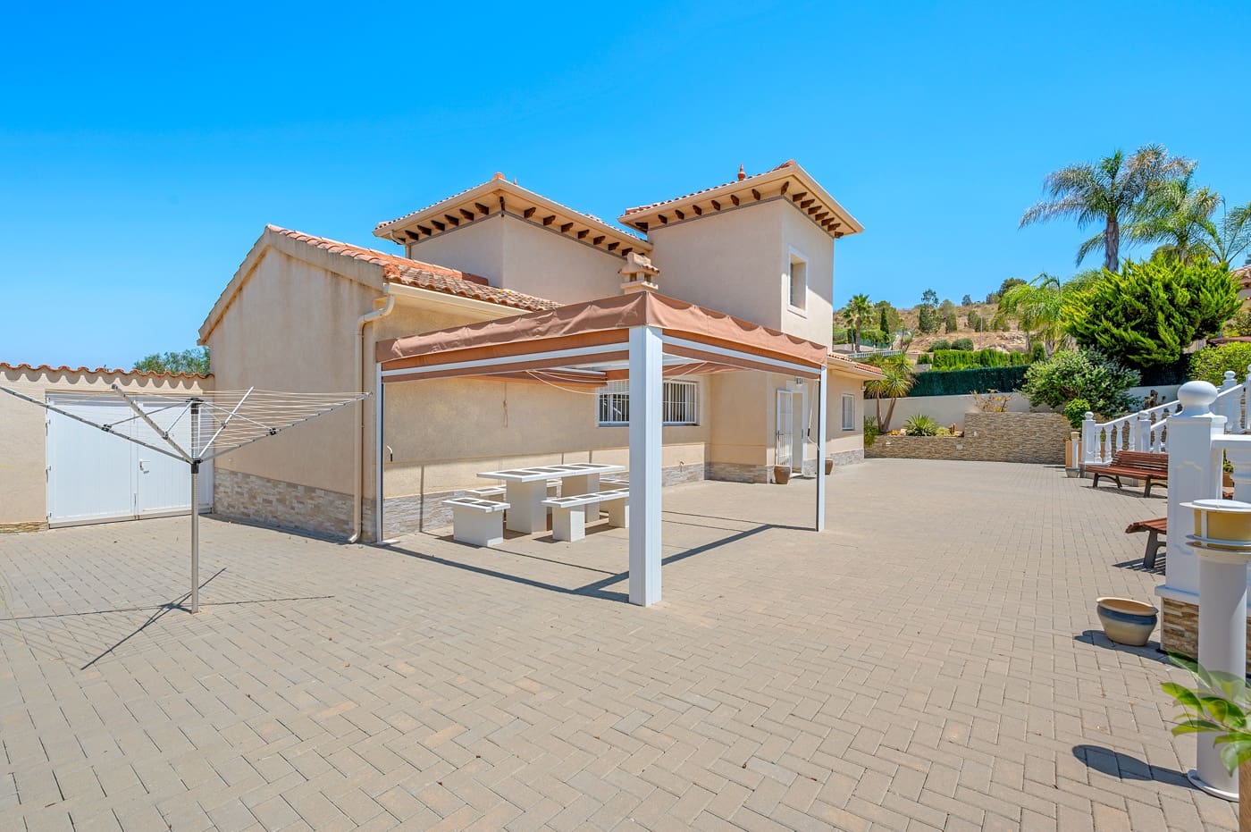 4 slaapkamer Villa te koop in Algorfa met zwembad garage - € 585.000 (Ref: 9277944)