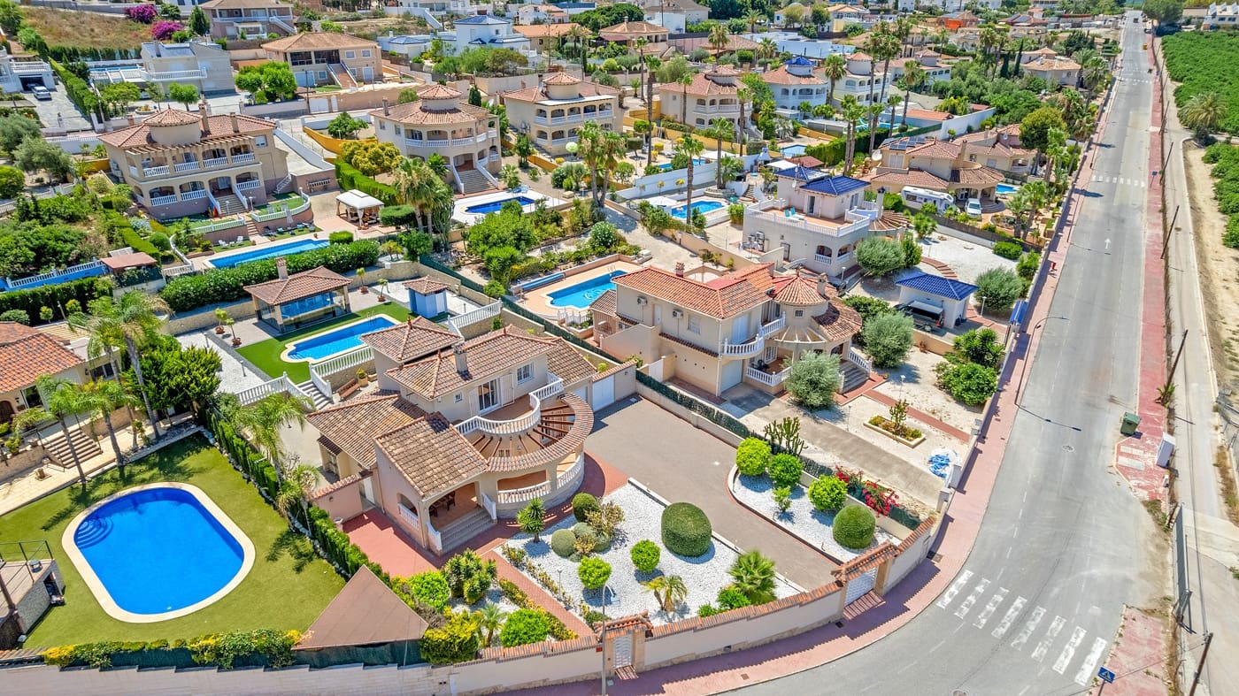 4 slaapkamer Villa te koop in Algorfa met zwembad garage - € 585.000 (Ref: 9277944)