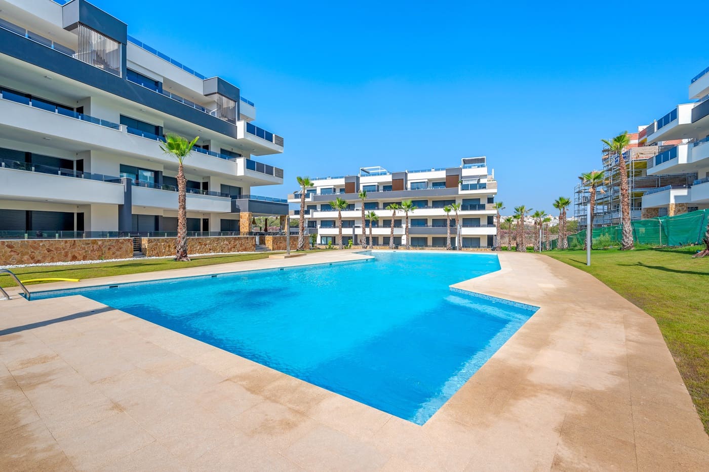 2 bedroom Apartment for sale in Los Altos with pool garage - € 279,900 (Ref: 9277945)
