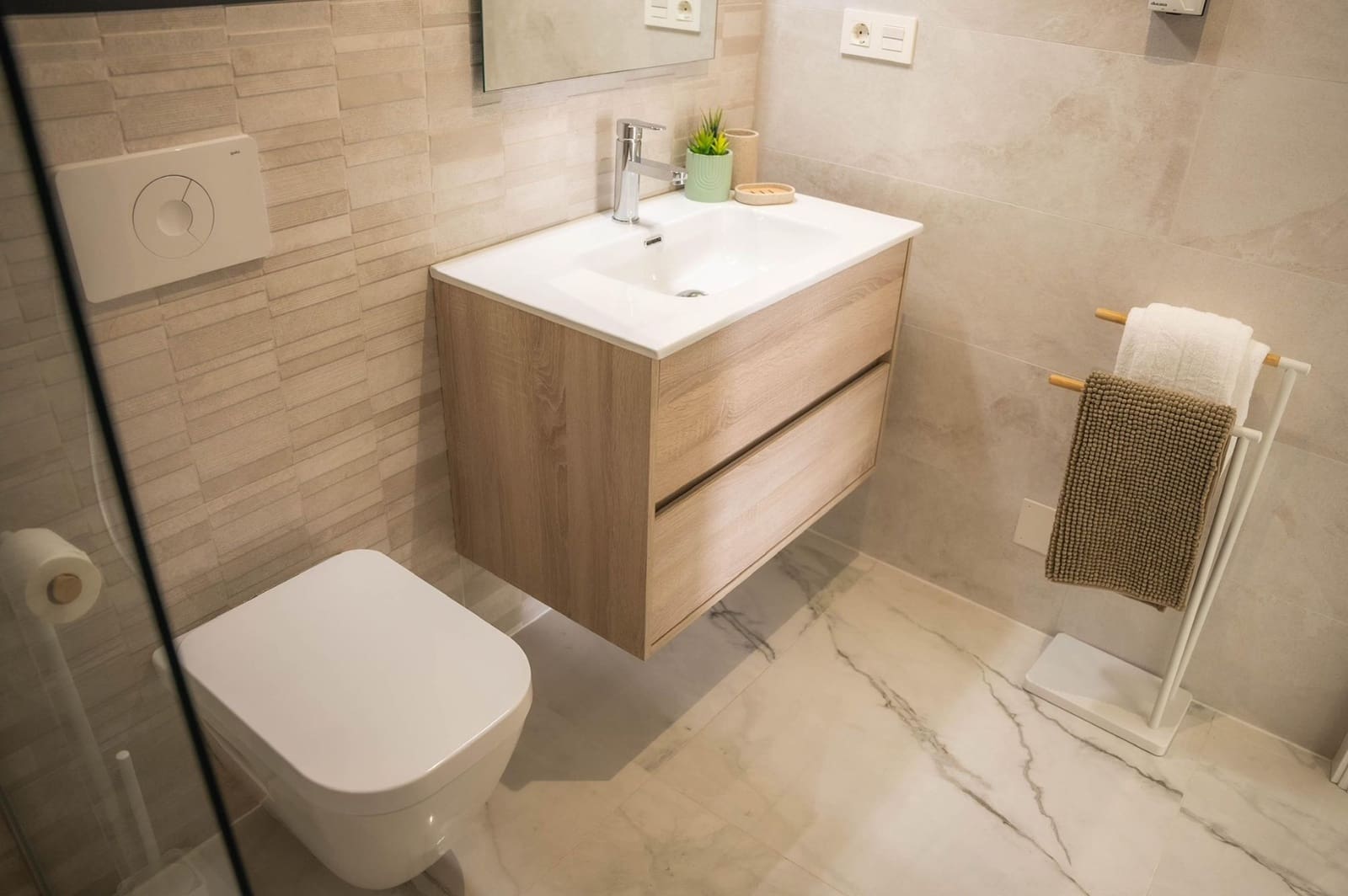 2 bedroom Apartment for sale in Los Altos with pool - € 315,000 (Ref: 9464878)