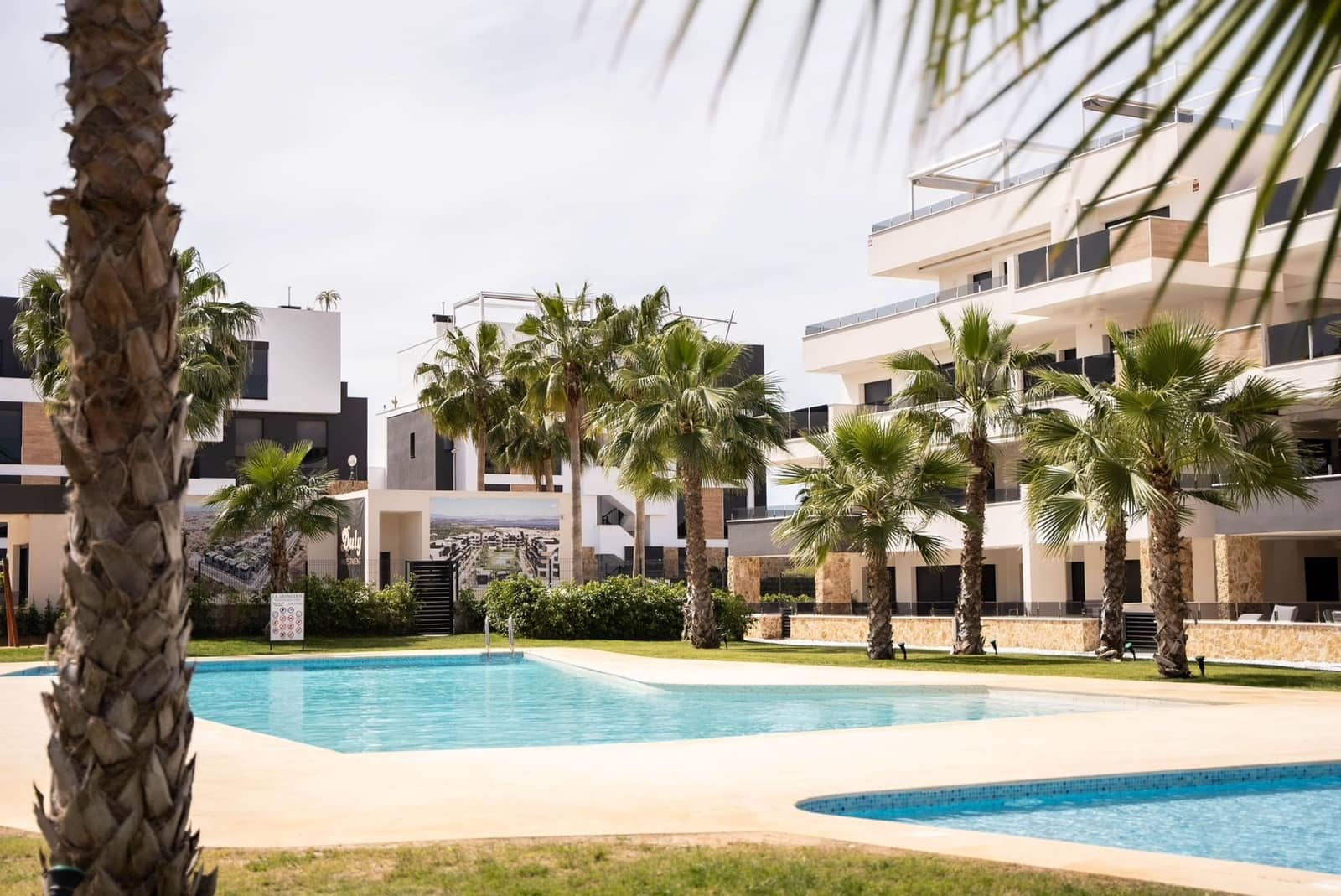 2 bedroom Apartment for sale in Los Altos with pool - € 315,000 (Ref: 9464878)