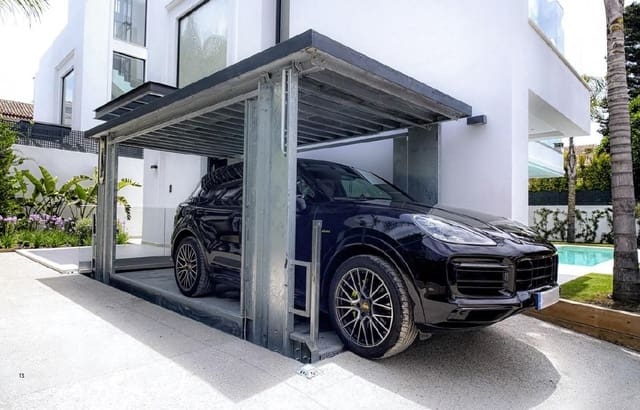 4 slaapkamer Villa te koop in Lomas De Marbella, Marbella met zwembad - € 3.500.000 (Ref: 9472062)