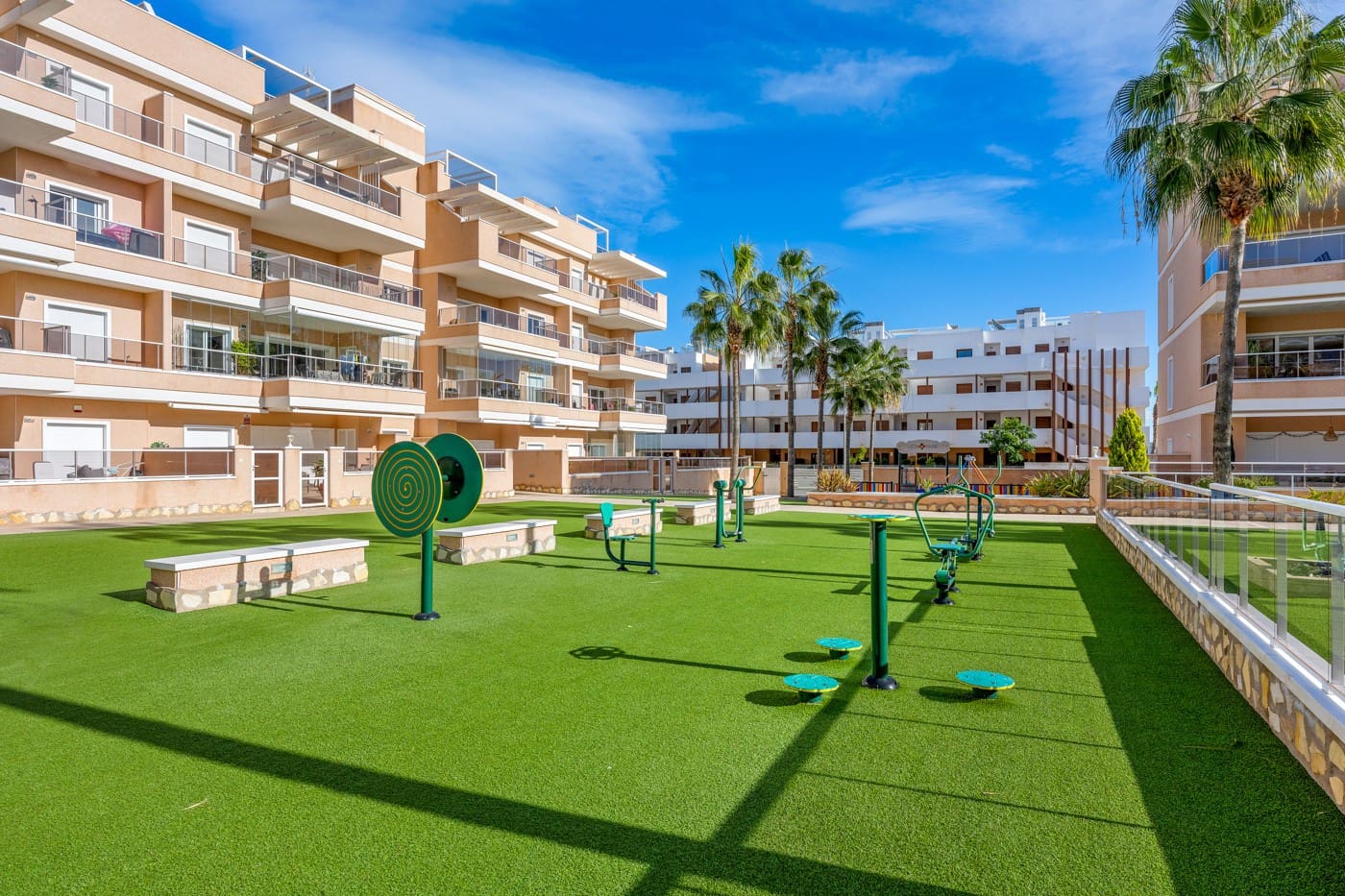 3 makuuhuone Huoneisto myytävänä paikassa Villamartin mukana uima-altaan 
autotalli - 349 900 € (Ref: 9488451)