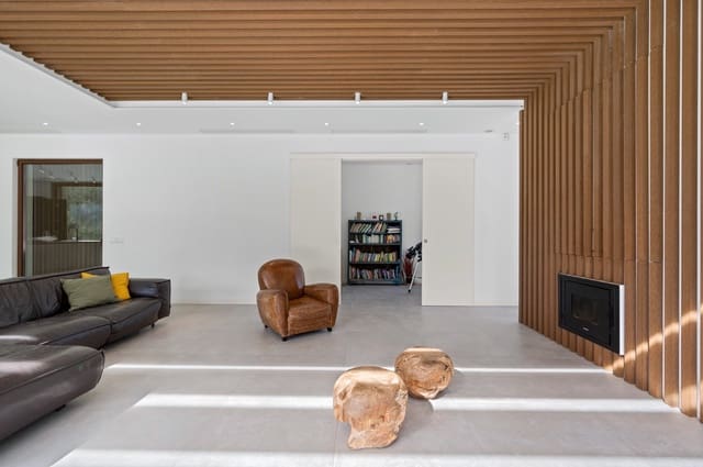 4 bedroom Villa for sale in Finestrat with pool - € 1,490,000 (Ref: 9497868)