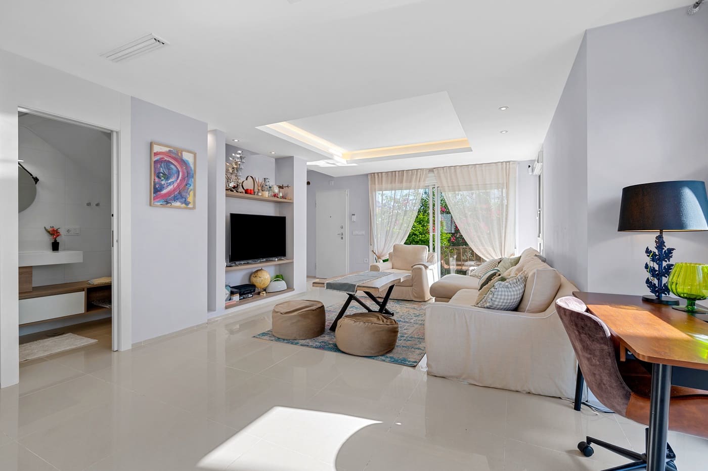 3 chambre Villa/Maison Mitoyenne à vendre à Dona Pepa avec piscine - 379 000 € (Ref: 9497872)