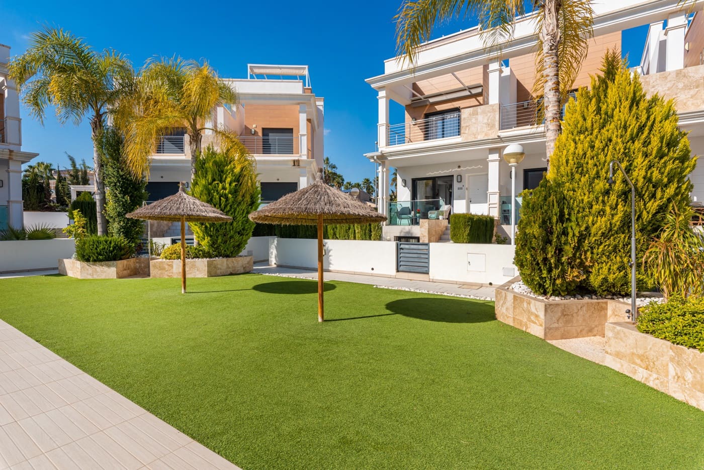 3 bedroom Townhouse for sale in Rojales with pool - € 325,000 (Ref: 9497873)