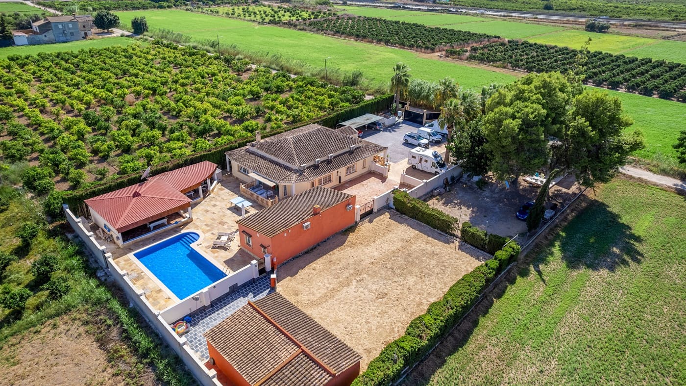 6 bedroom Finca/Country House for sale in Heredades with pool - € 650,000 (Ref: 9497878)