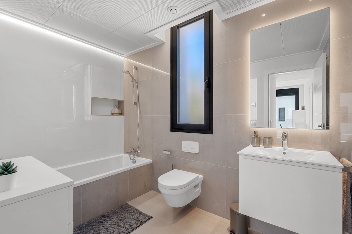 4 sypialnia Willa na sprzedaż w Guardamar del Segura z basenem - 1 390 000 € (Ref: 9497886)