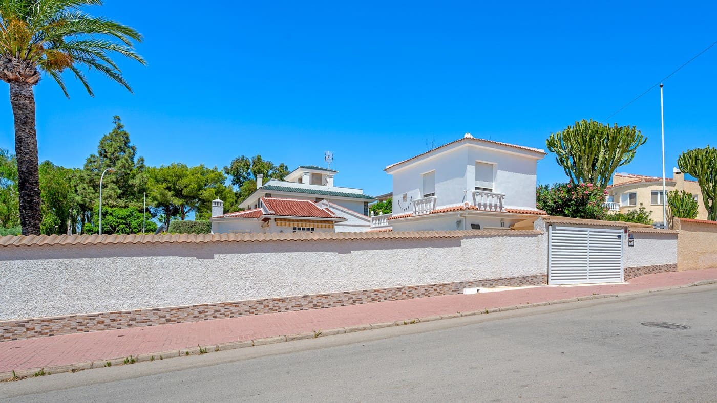 3 bedroom Villa for sale in Ciudad Quesada with pool - € 490,000 (Ref: 9497888)
