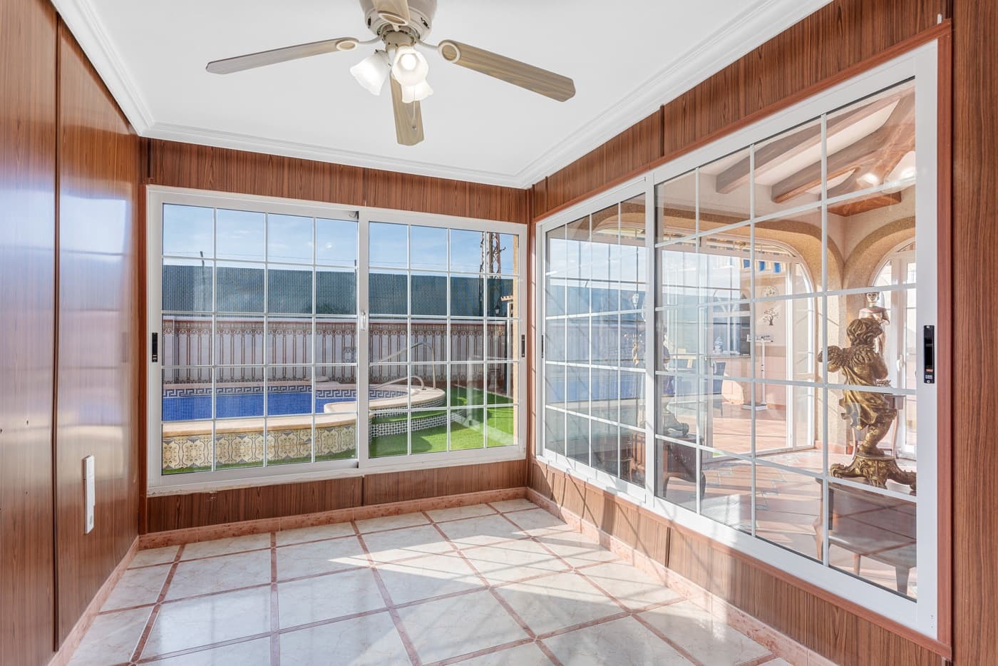 Chalet de 4 habitaciones en Torrevieja en venta con piscina - 689.000 € (Ref: 9497909)