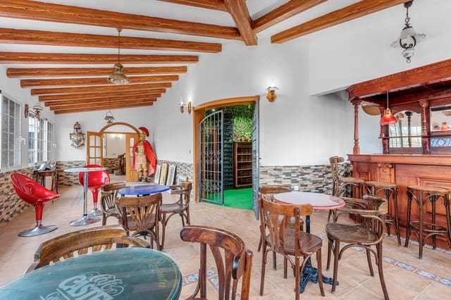 Chalet de 4 habitaciones en El Chaparral, Torrevieja en venta con piscina - 689.000 € (Ref: 9497909)