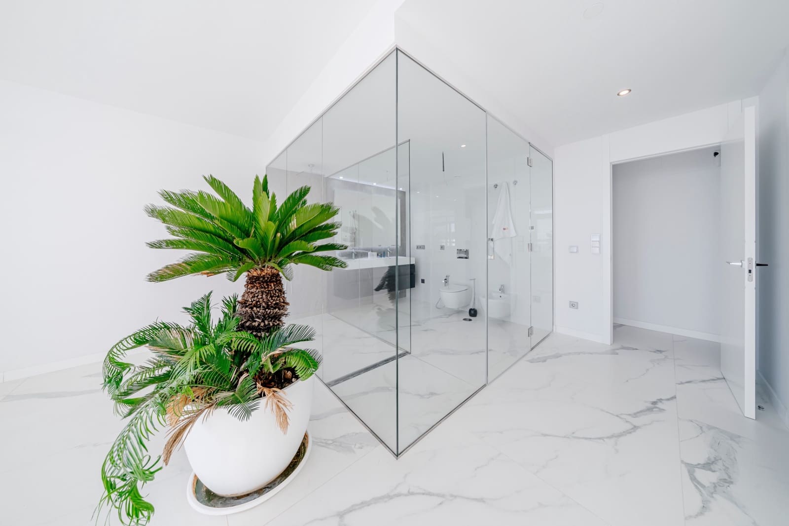 3 bedroom Apartment for sale in Benidorm with pool - € 1,550,000 (Ref: 9497910)