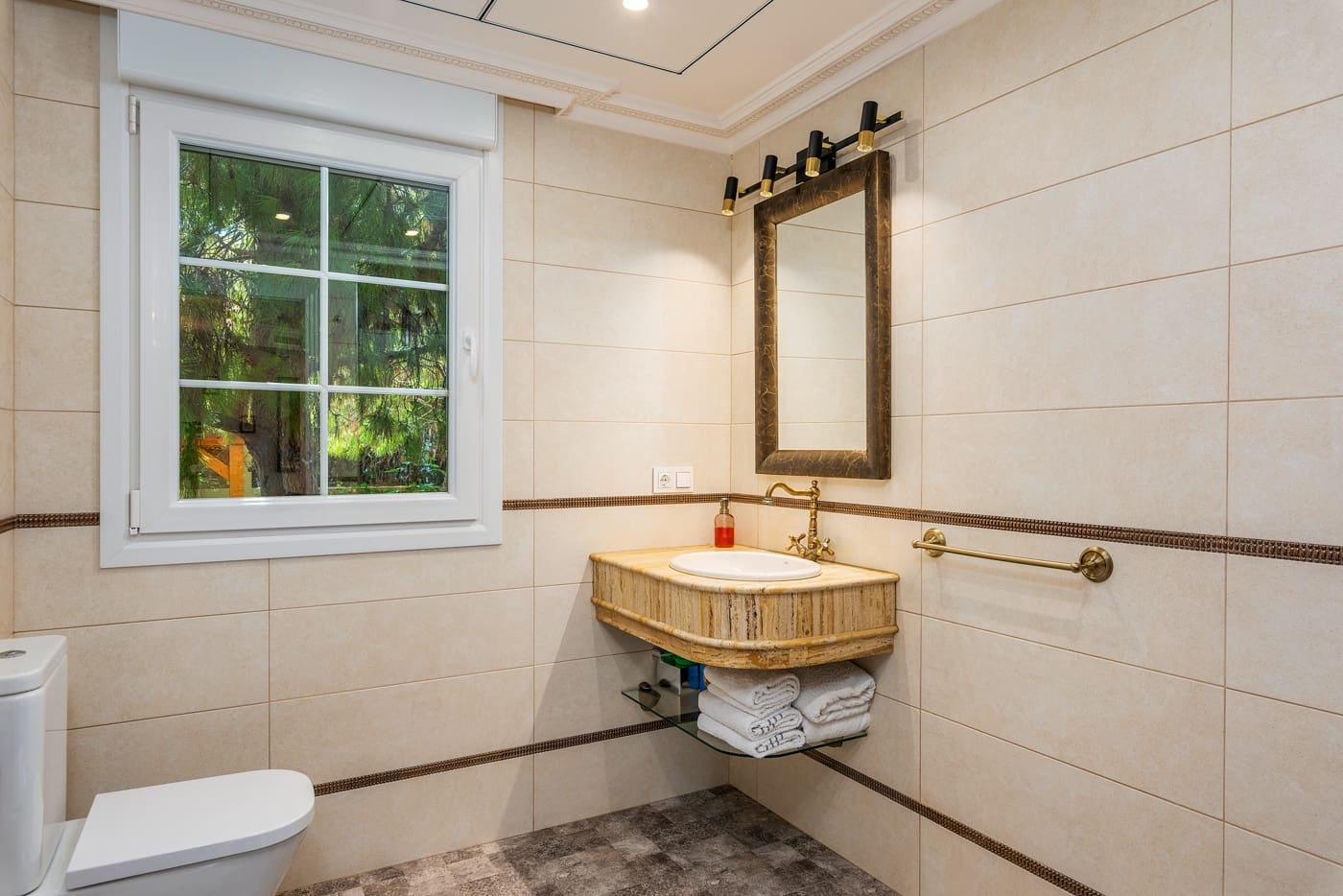 5 slaapkamer Villa te koop in Dona Pepa met zwembad - € 1.100.000 (Ref: 9497914)