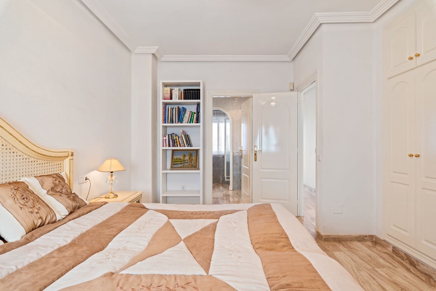 5 slaapkamer Villa te koop in Dona Pepa met zwembad - € 800.000 (Ref: 9512006)