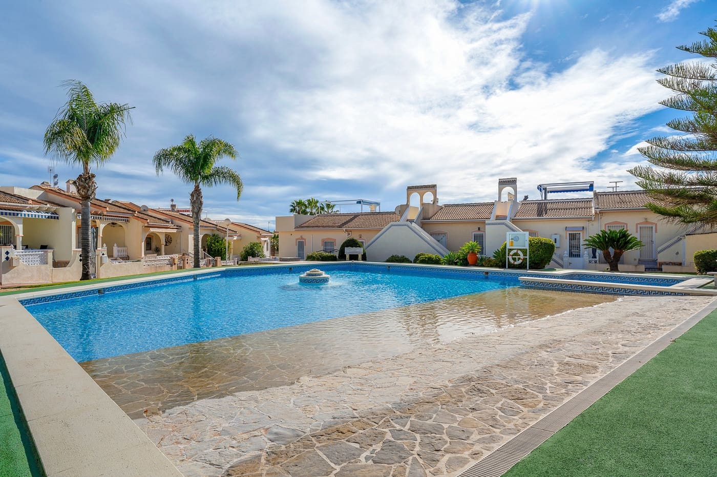 Casa de 2 habitaciones en Rojales en venta con piscina - 189.000 € (Ref: 9535505)