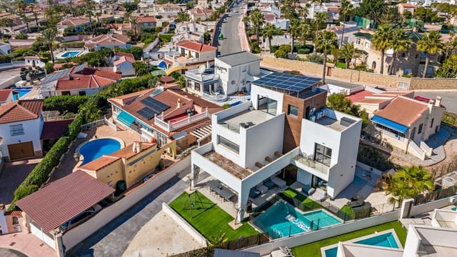 4 chambre Villa/Maison à vendre à Ciudad Quesada, Rojales avec piscine - 699 000 € (Ref: 9642430)