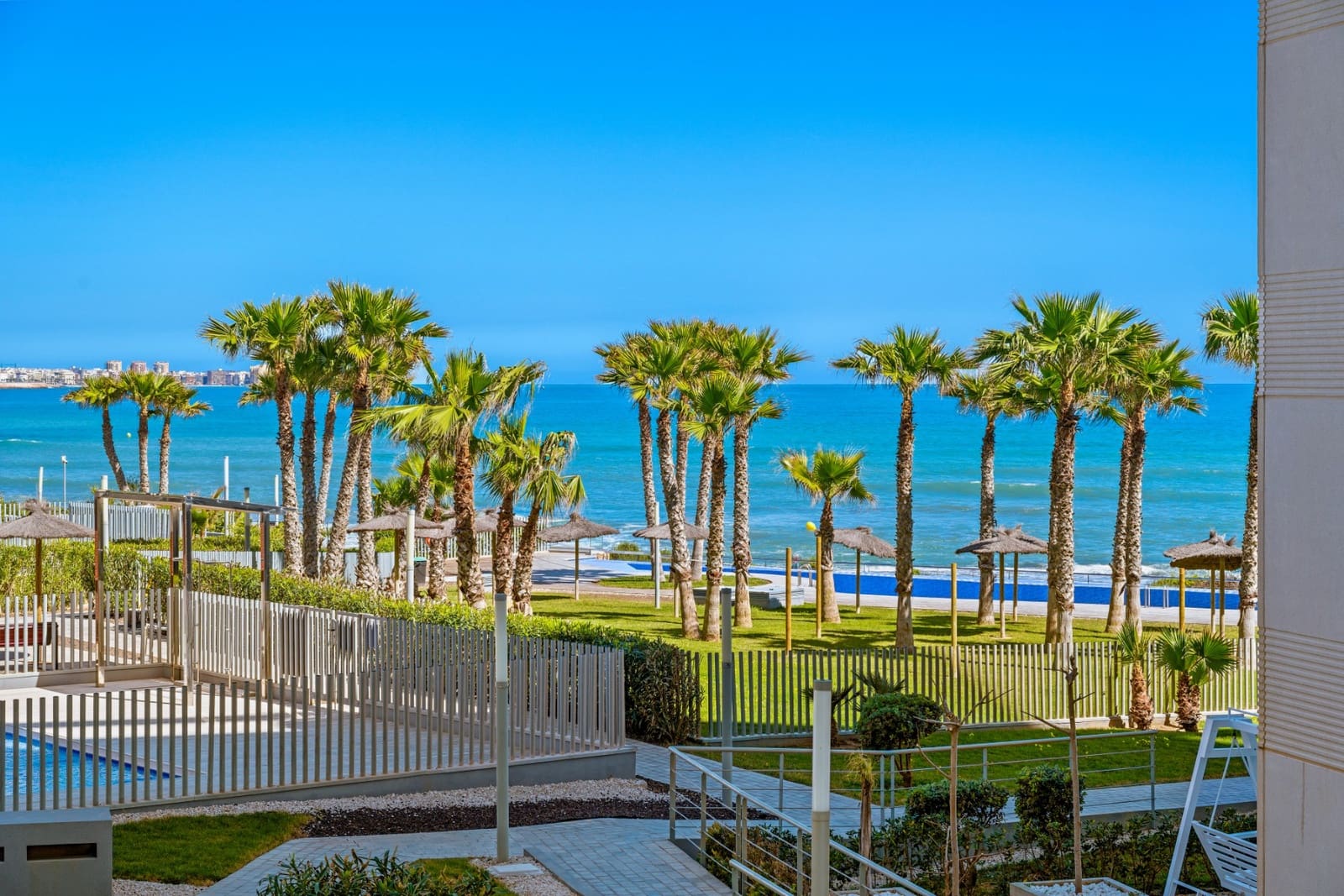 3 sypialnia Apartament na sprzedaż w Orihuela Costa z basenem - 1 200 000 € (Ref: 9720709)