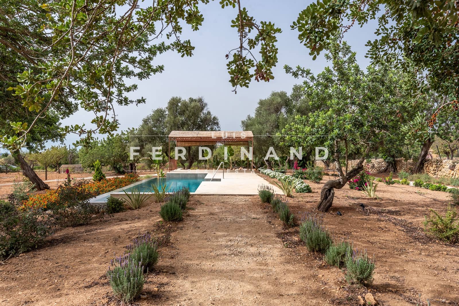 4 soveværelse Finca/Landehus til salg i Santa Maria del Cami med swimmingpool - € 5.900.000 (Ref: 7569878)