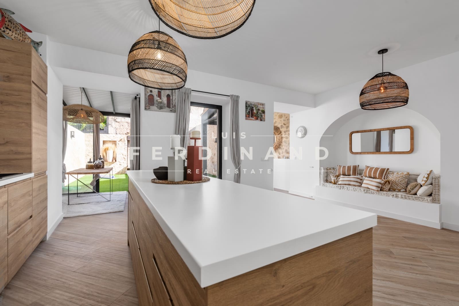 3 soveværelse Villa til salg i Sant Joan med swimmingpool - € 597.500 (Ref: 8309643)