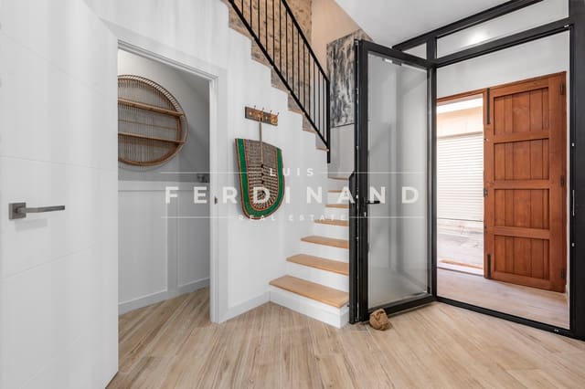 3 soveværelse Villa til salg i Sant Joan med swimmingpool - € 597.500 (Ref: 8309643)