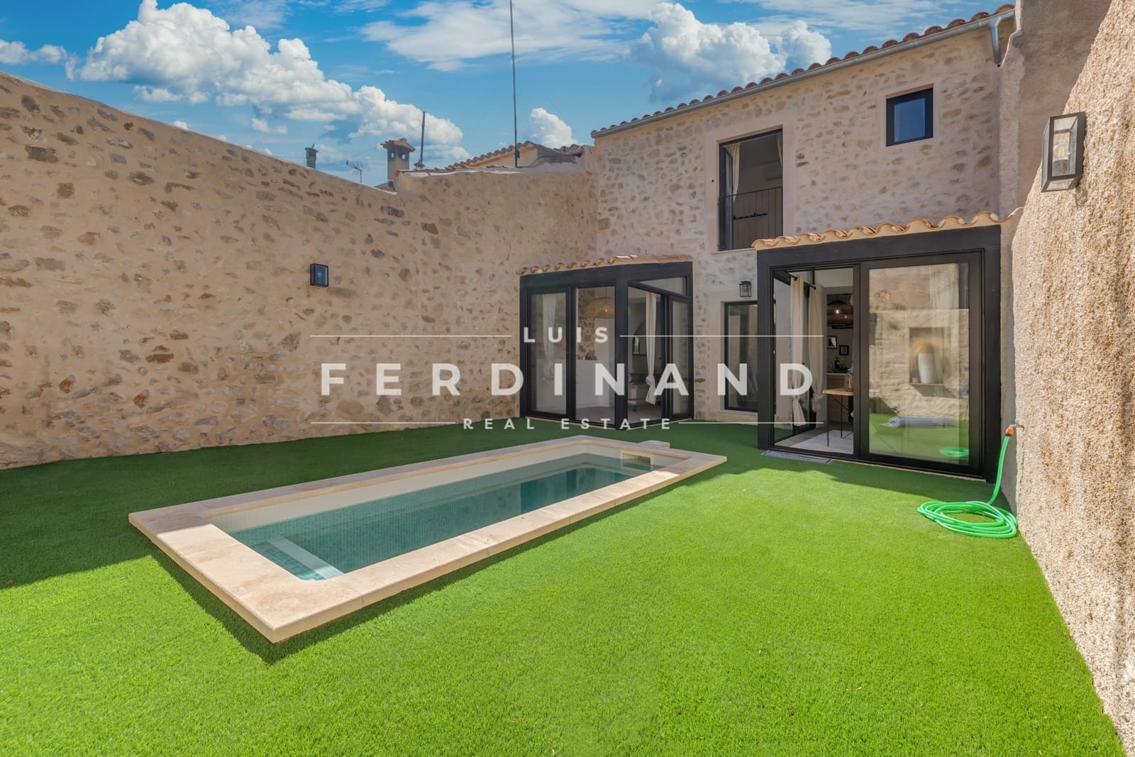 3 soveværelse Villa til salg i Sant Joan med swimmingpool - € 597.500 (Ref: 8309643)