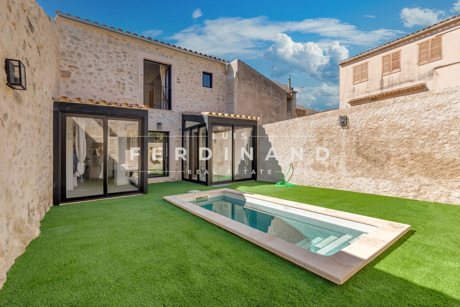 3 soveværelse Villa til salg i Sant Joan med swimmingpool - € 597.500 (Ref: 8309643)