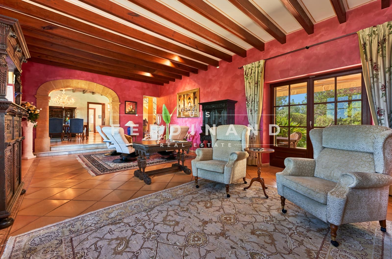 5 bedroom Finca/Country House for sale in with pool garage €