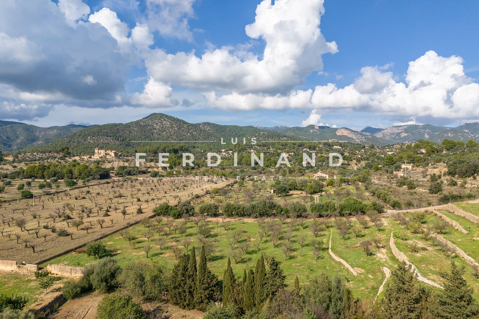 5 soveværelse Finca/Landehus til salg i Santa Maria del Cami med swimmingpool garage - € 1.980.000 (Ref: 8701467)