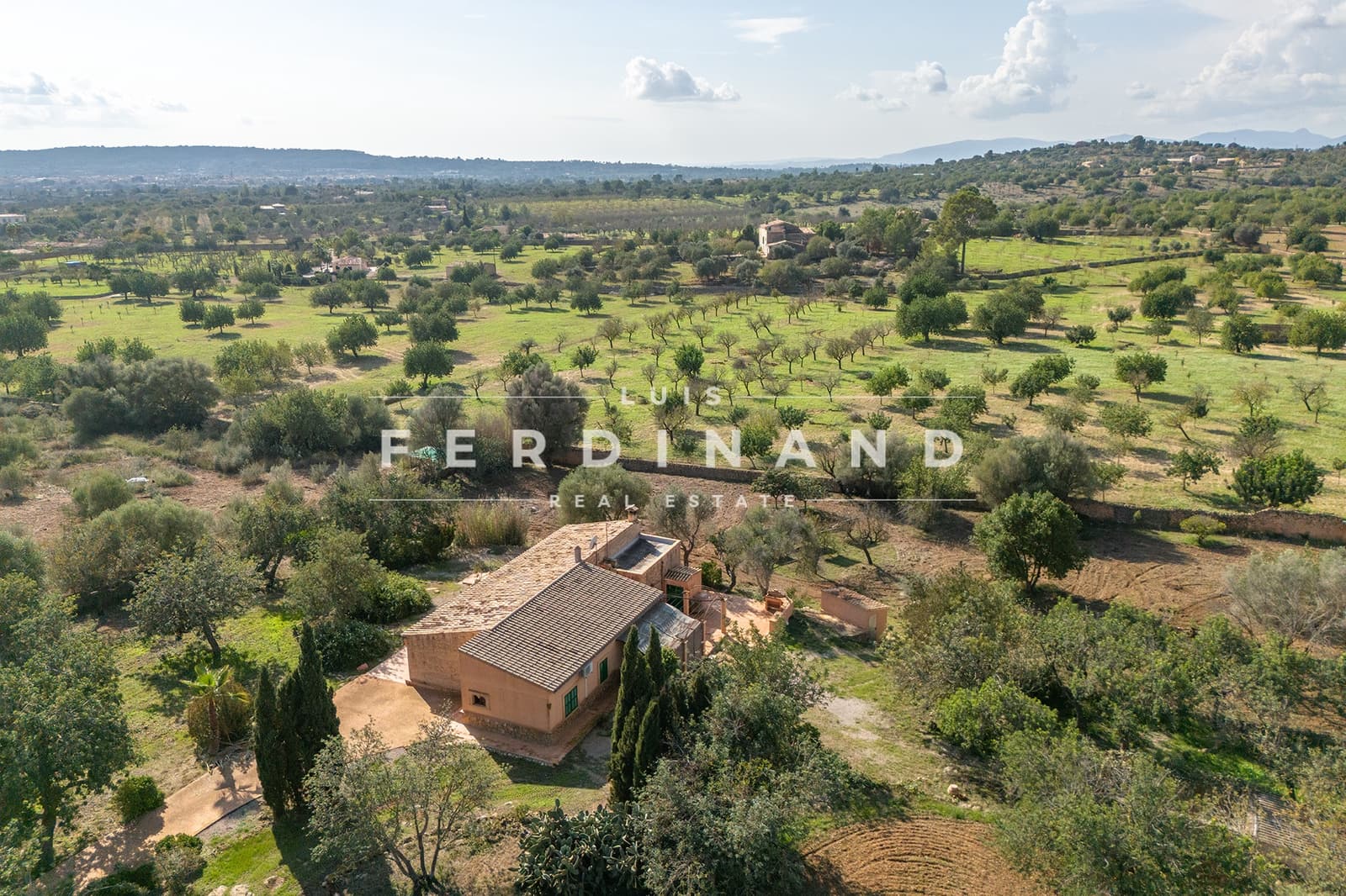 5 soveværelse Finca/Landehus til salg i Santa Maria del Cami med swimmingpool garage - € 1.980.000 (Ref: 8701467)