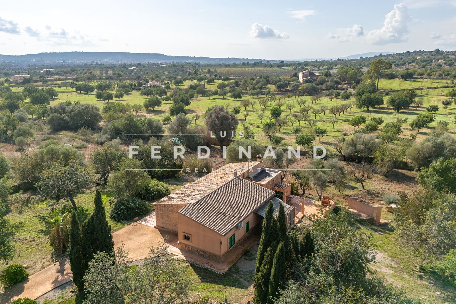 5 soveværelse Finca/Landehus til salg i Santa Maria del Cami med swimmingpool garage - € 1.980.000 (Ref: 8701467)