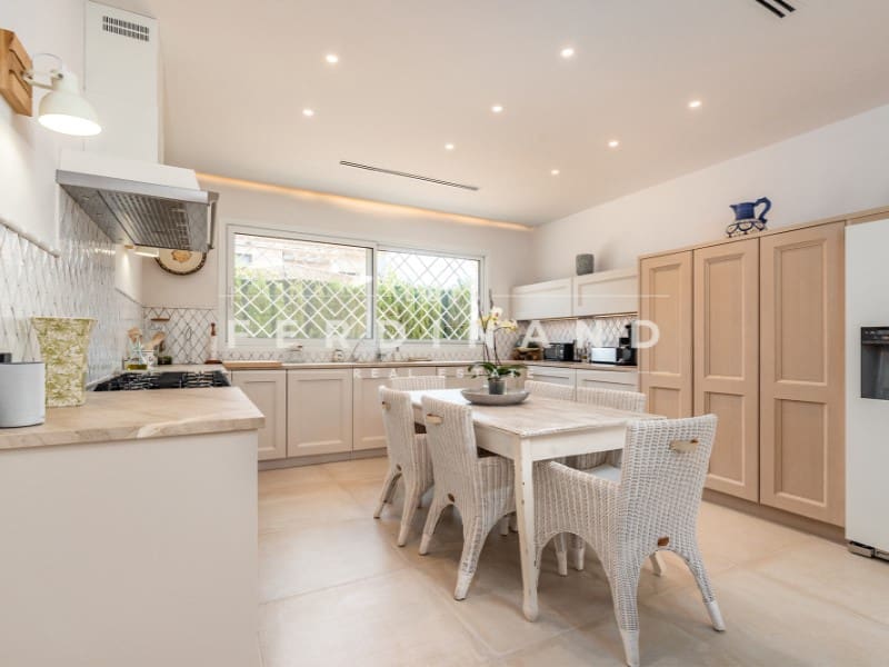 5 slaapkamer Villa te koop in Palma de Mallorca met zwembad - € 2.950.000 (Ref: 9650348)