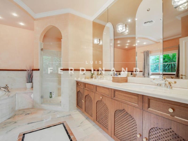 6 Zimmer Villa zu verkaufen in Palma de Mallorca mit Pool - 5.650.000 € (Ref: 9651735)