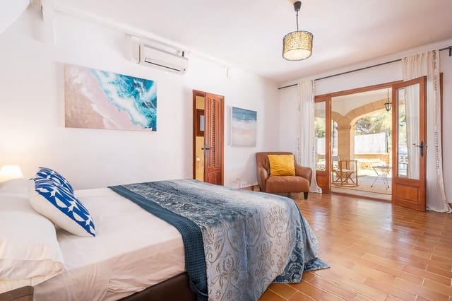 6 bedroom Villa for sale in Mal Pas-Bon Aire, Alcúdia with pool - € 1,450,000 (Ref: 7625227)