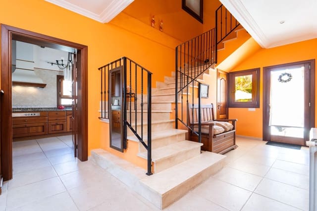 5 bedroom Villa for sale in Alcúdia with pool - € 950,000 (Ref: 8020624)