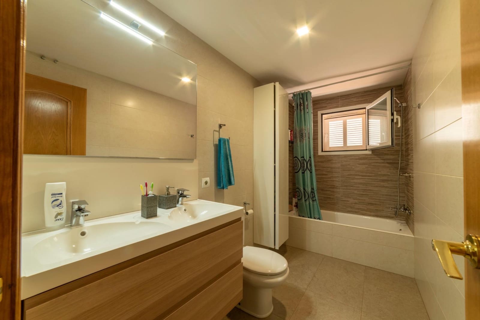 3 bedroom Flat for sale in Puerto de Alcudia with pool - € 425,000 (Ref: 8815886)