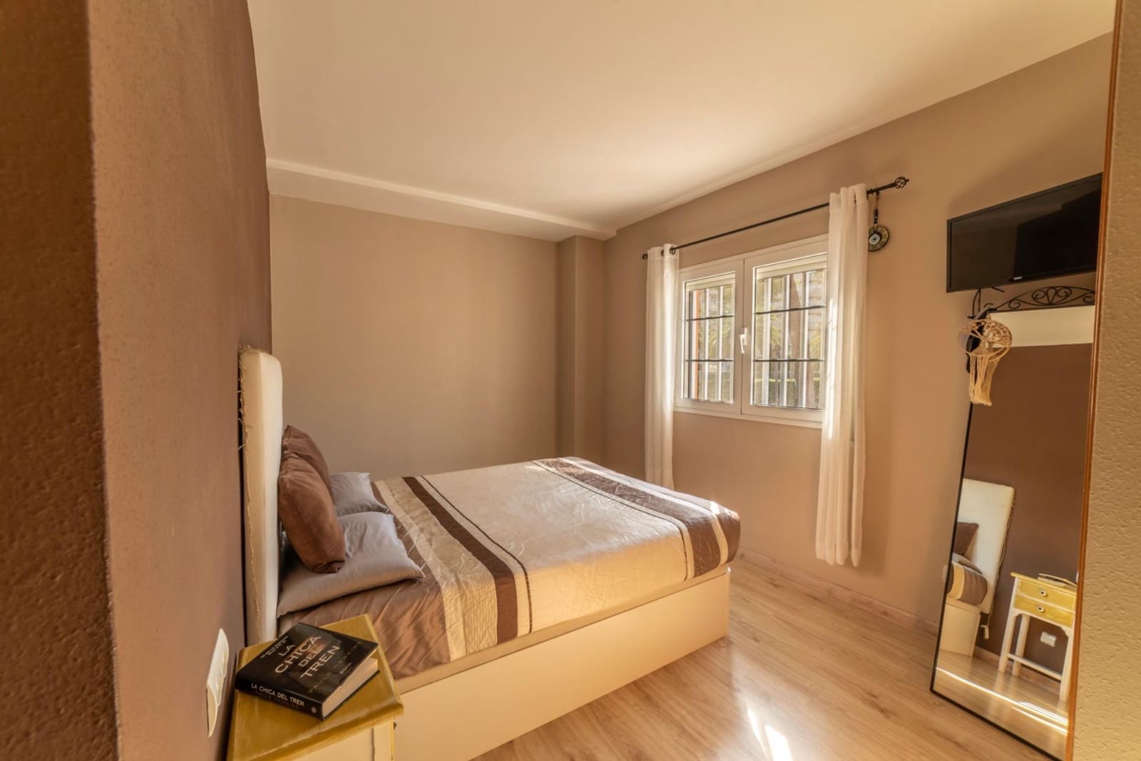 3 bedroom Flat for sale in Puerto de Alcudia with pool - € 425,000 (Ref: 8815886)