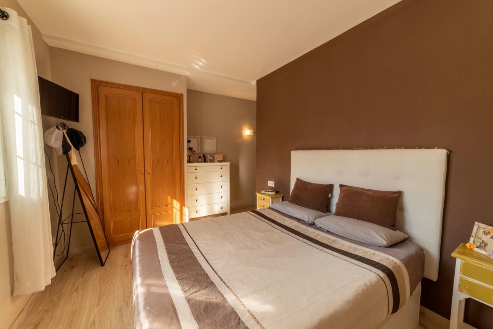 3 bedroom Flat for sale in Puerto de Alcudia with pool - € 425,000 (Ref: 8815886)