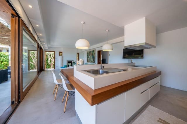 4 bedroom Villa for sale in Alcúdia with pool - € 2,200,000 (Ref: 9068940)