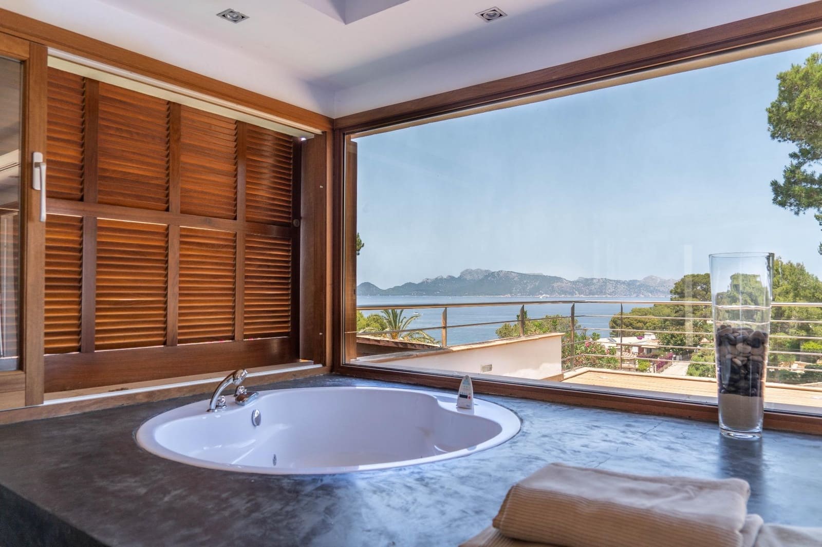 4 bedroom Villa for sale in Alcudia with pool - € 2,200,000 (Ref: 9068940)