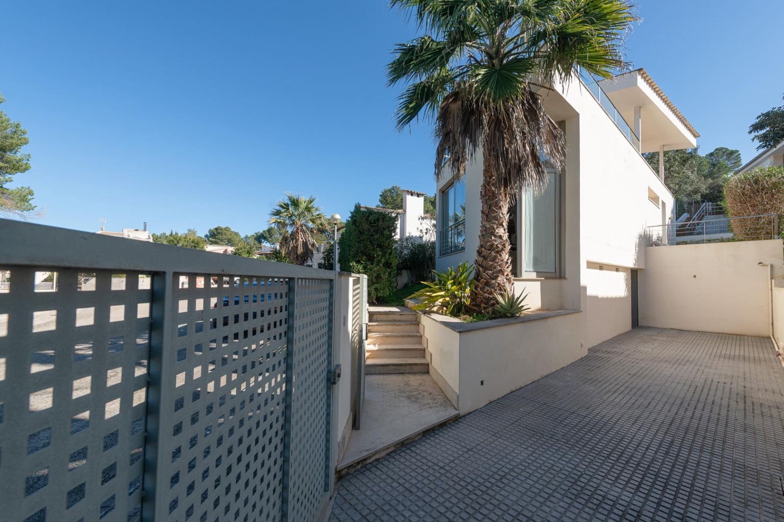 3 bedroom Villa for sale in Alcudia with garage - € 555,000 (Ref: 9591527)