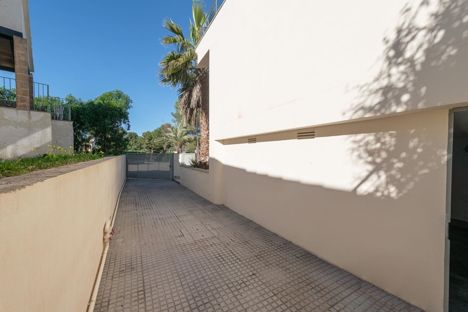 3 bedroom Villa for sale in Alcudia with garage - € 555,000 (Ref: 9591527)