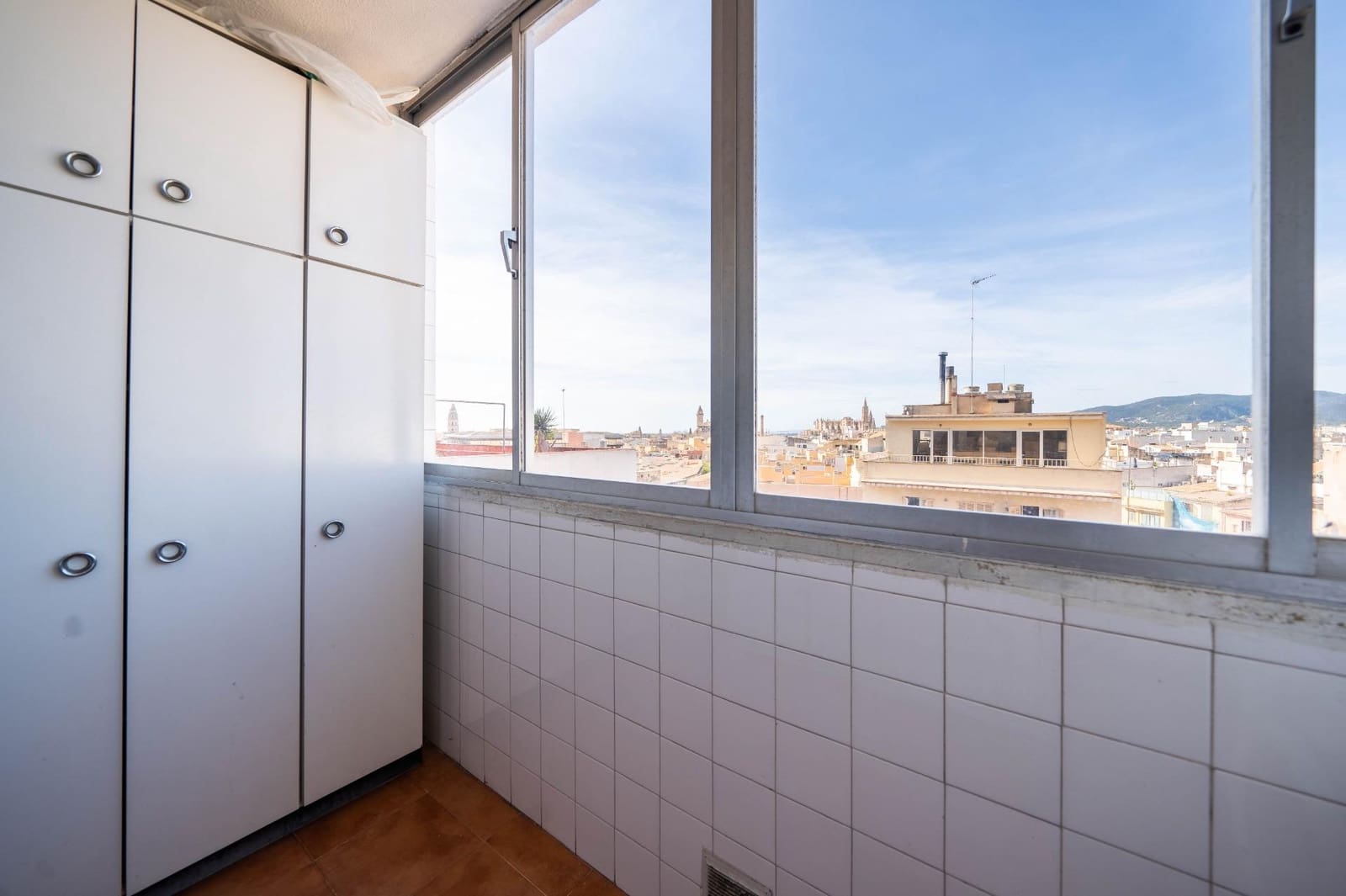 4 bedroom Apartment for sale in Palma de Mallorca with garage - € 749,000 (Ref: 9619492)