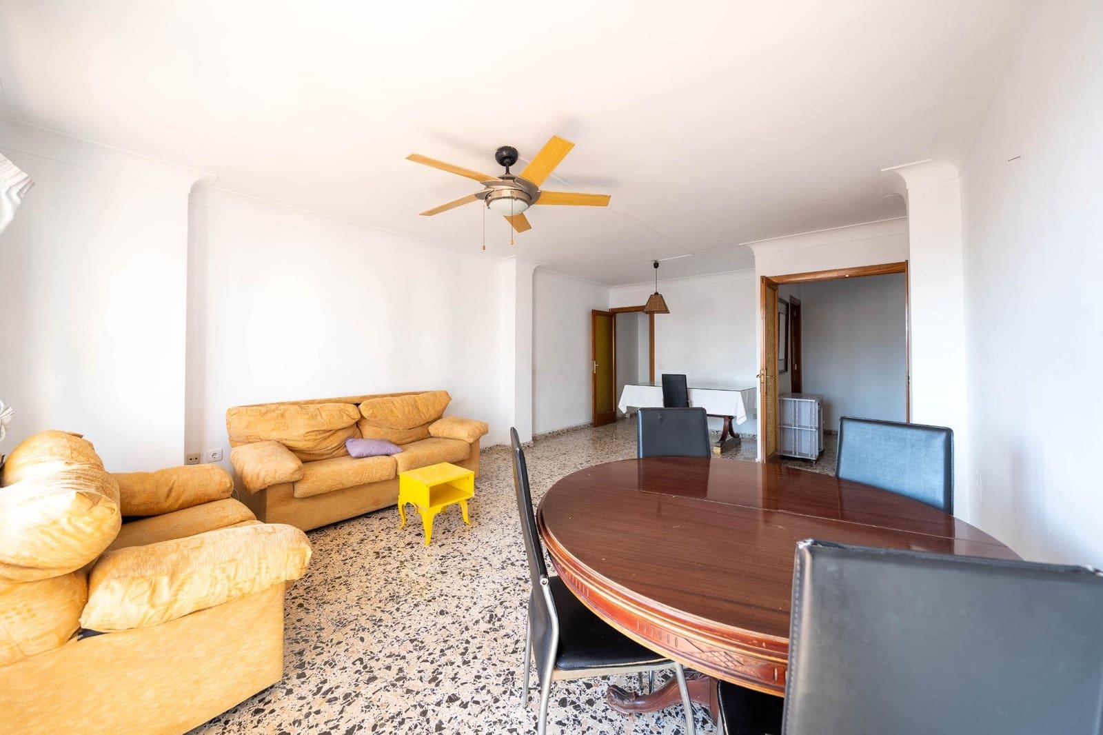 4 bedroom Apartment for sale in Palma de Mallorca with garage - € 749,000 (Ref: 9619492)